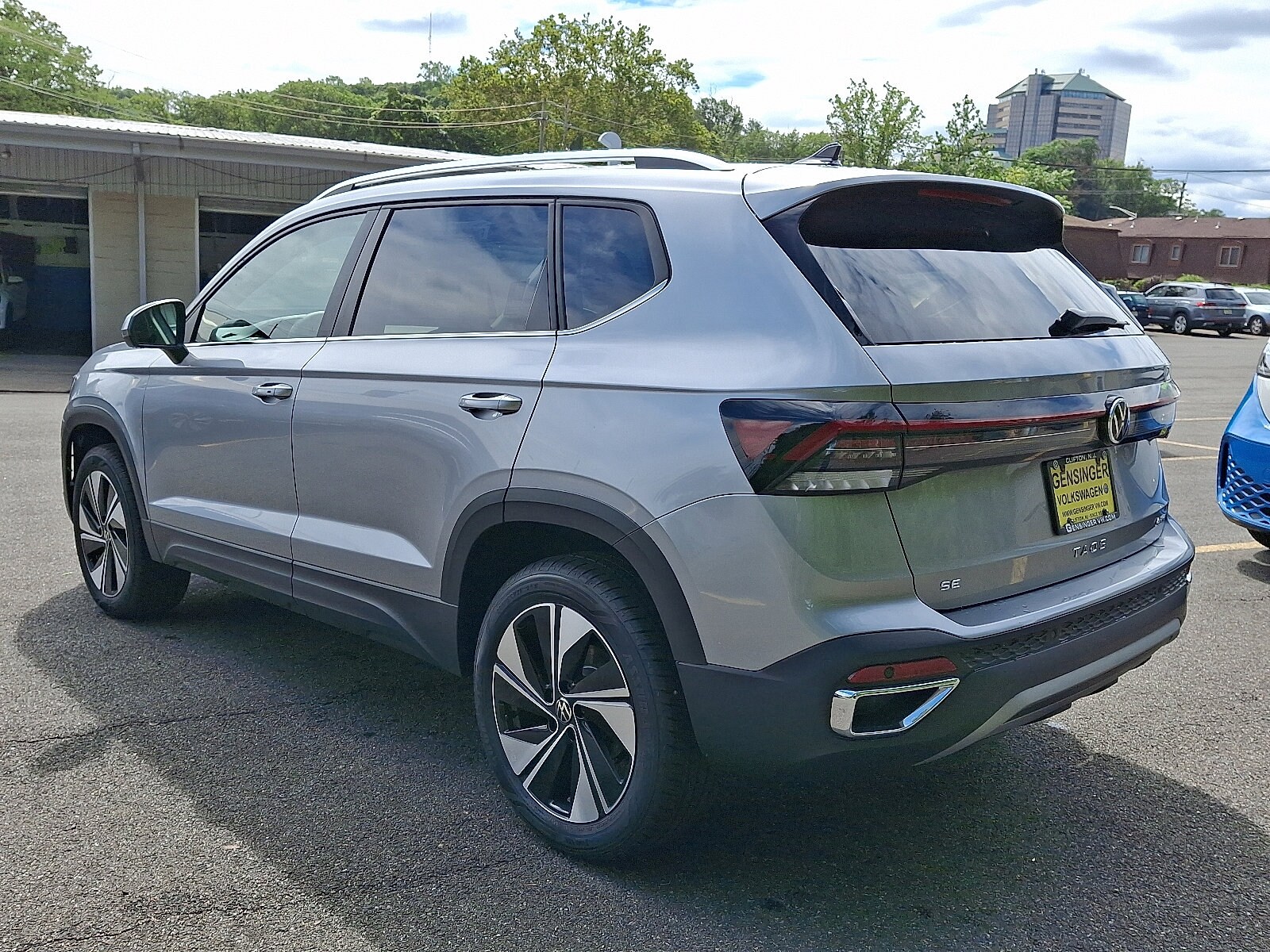 2025 Volkswagen Taos SE photo 2