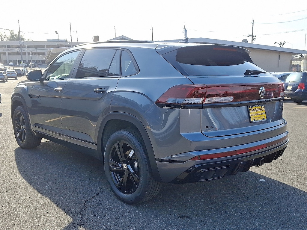 New 2025 Volkswagen Atlas Cross Sport 2.0T SEL R-Line Black 2.0T SEL R-Line Black 4MOTION