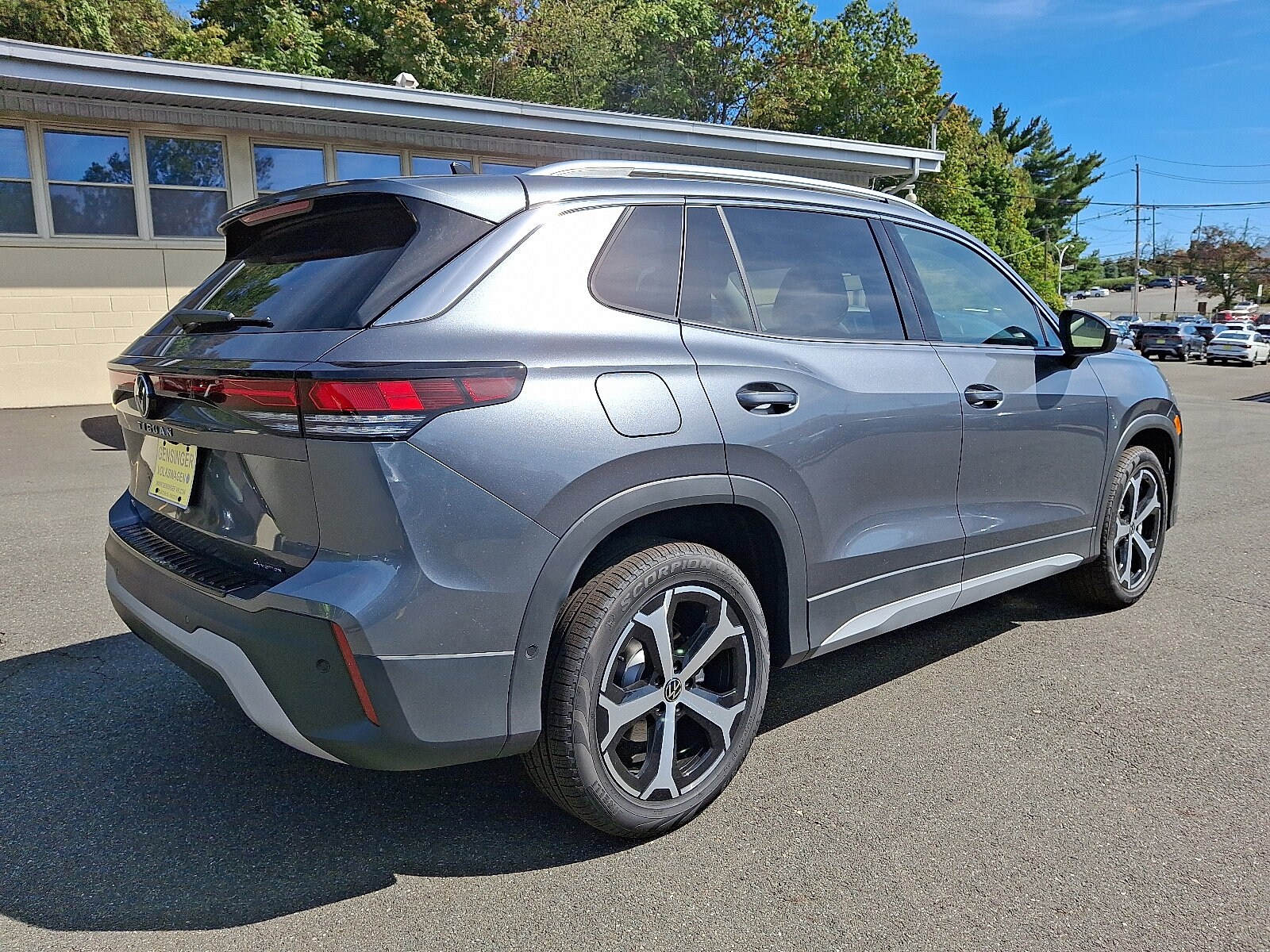 2025 Volkswagen Tiguan SE photo 4