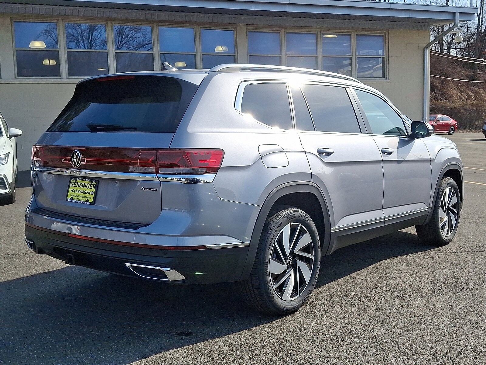2025 Volkswagen Atlas SEL photo 4