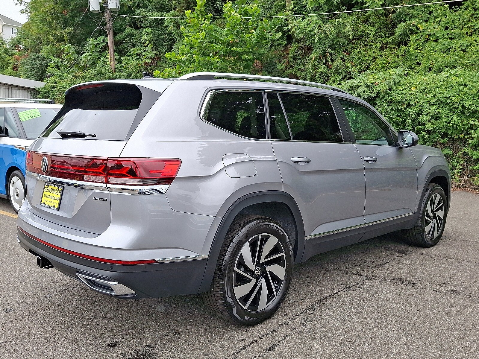 2025 Volkswagen Atlas SEL photo 4
