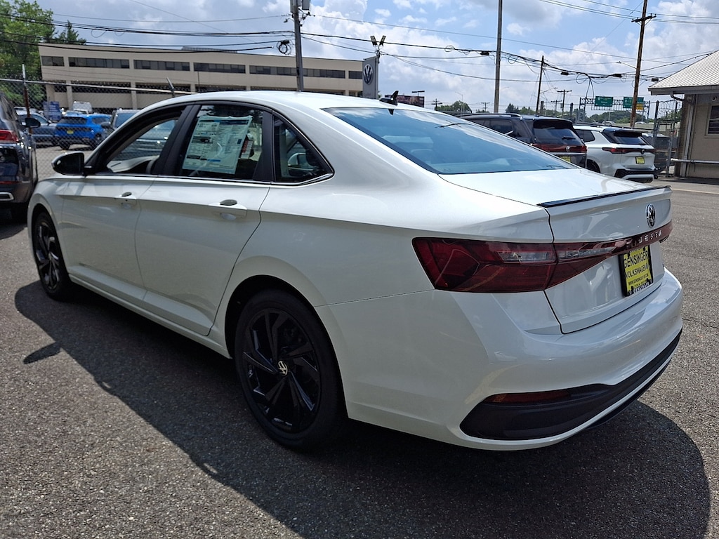 New 2026 Volkswagen Jetta SE SE Auto