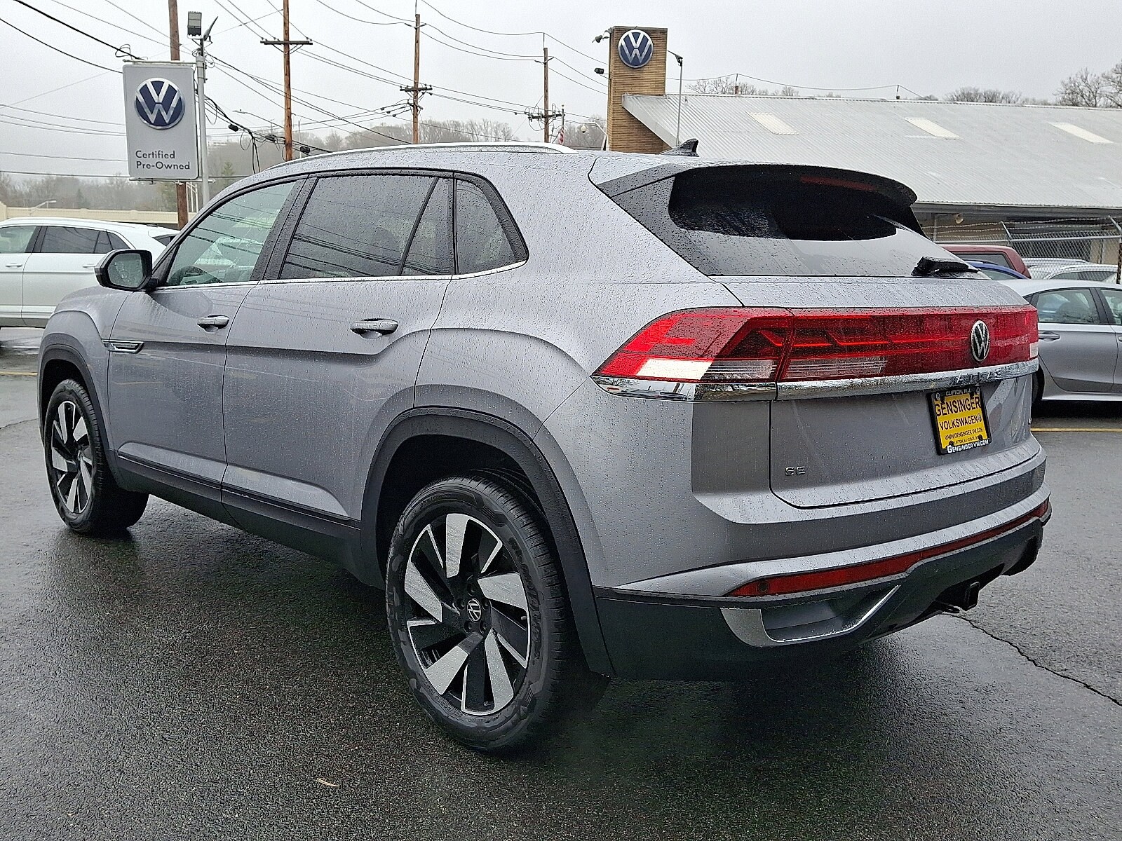 2025 Volkswagen Atlas Cross Sport SE Technology photo 2