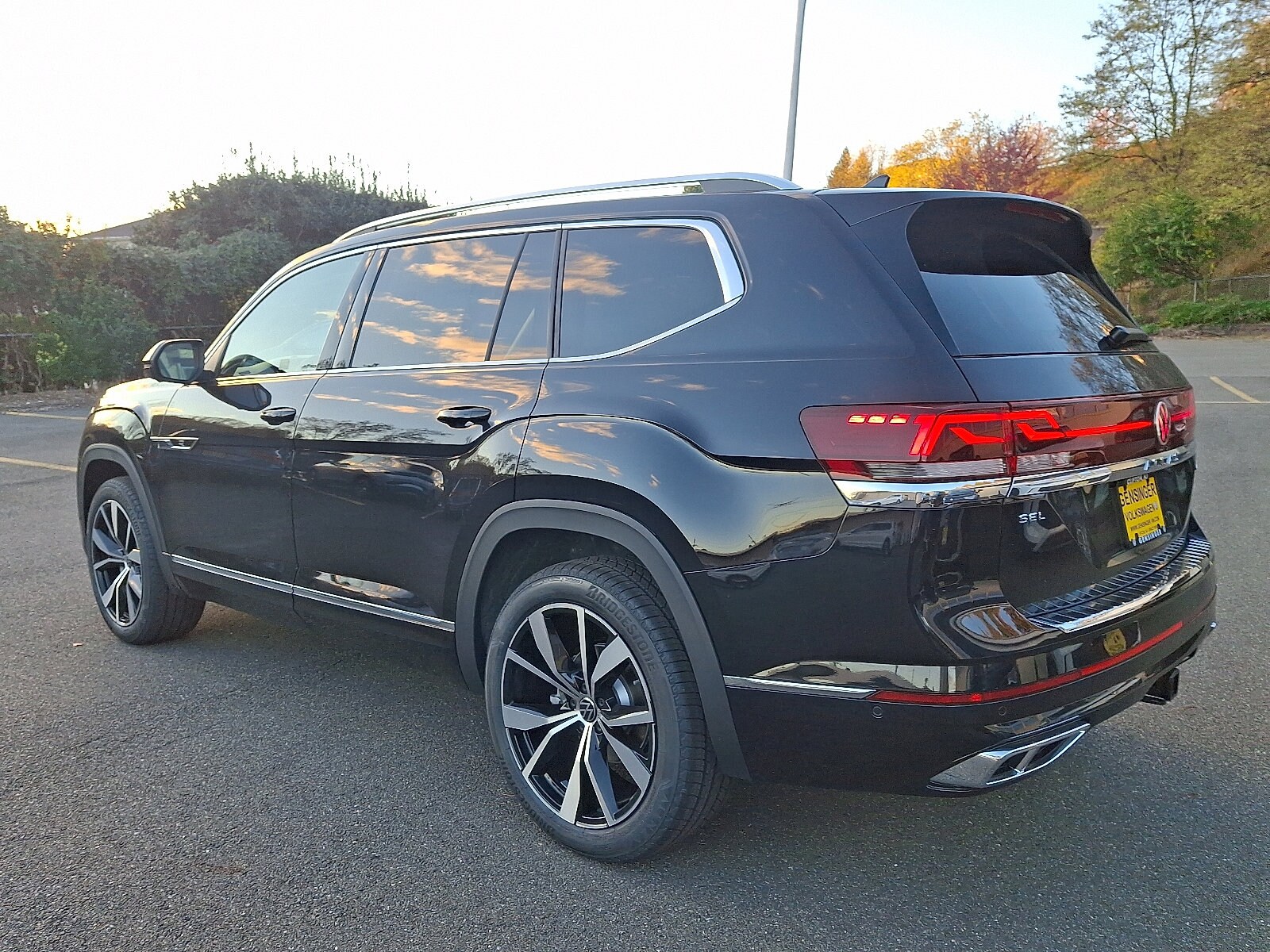 2026 Volkswagen Atlas SEL Premium R-Line photo 3