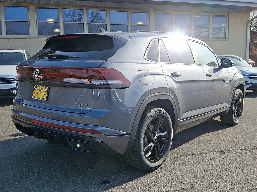 New 2025 Volkswagen Atlas Cross Sport 2.0T SEL R-Line Black 2.0T SEL R-Line Black 4MOTION