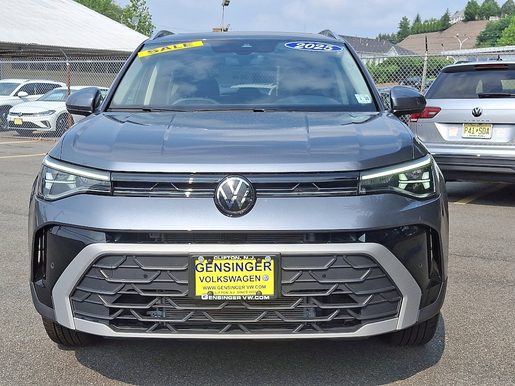 Certified 2025 Volkswagen Taos SE SE 4MOTION