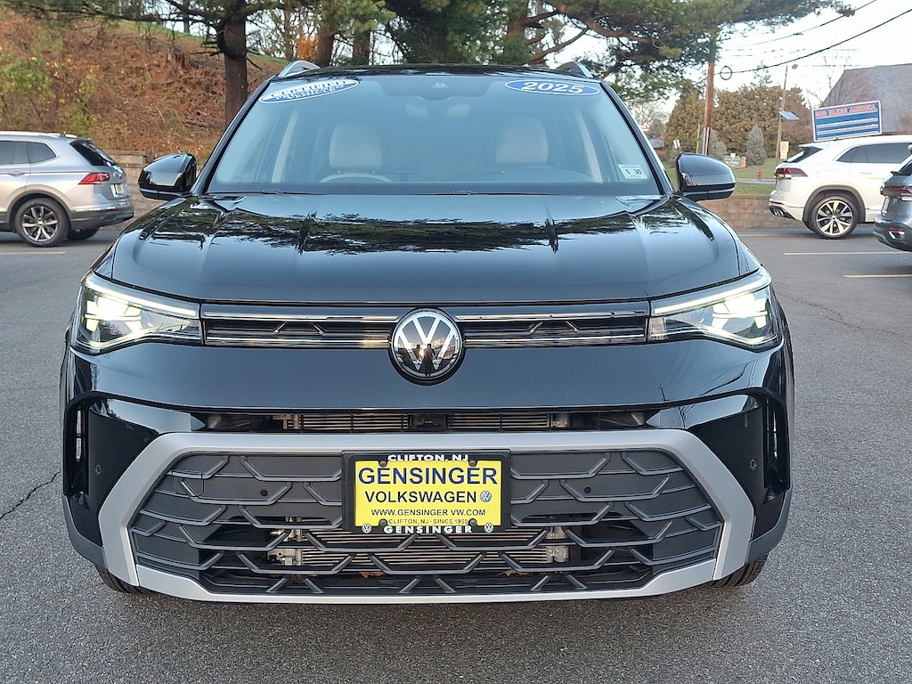 Certified 2025 Volkswagen Taos SE SE 4MOTION