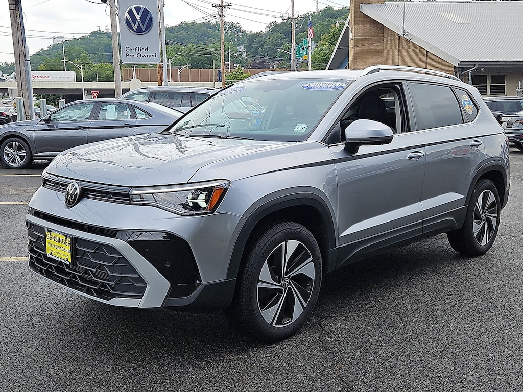 Used 2025 Volkswagen Taos SE SE 4MOTION