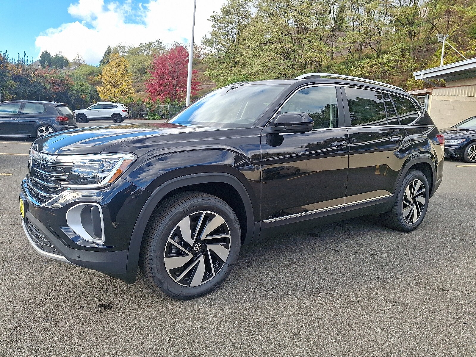 2026 Volkswagen Atlas SEL photo 2