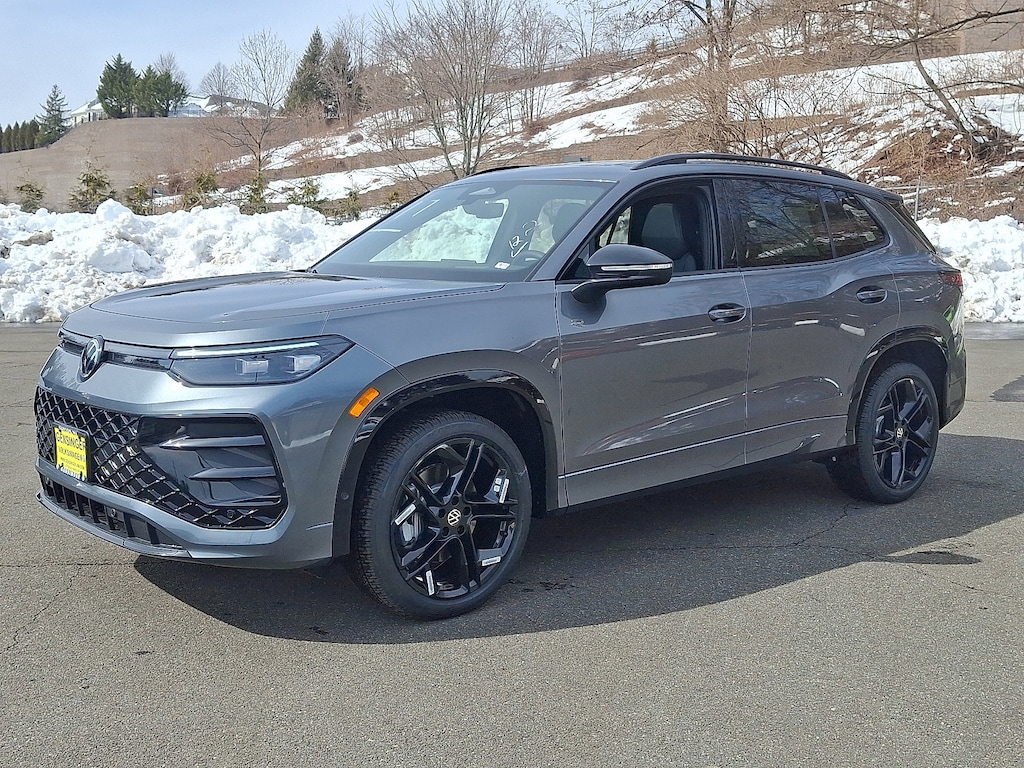 New 2026 Volkswagen Tiguan SE R-Line Black 2.0T SE R-Line Black 4MOTION