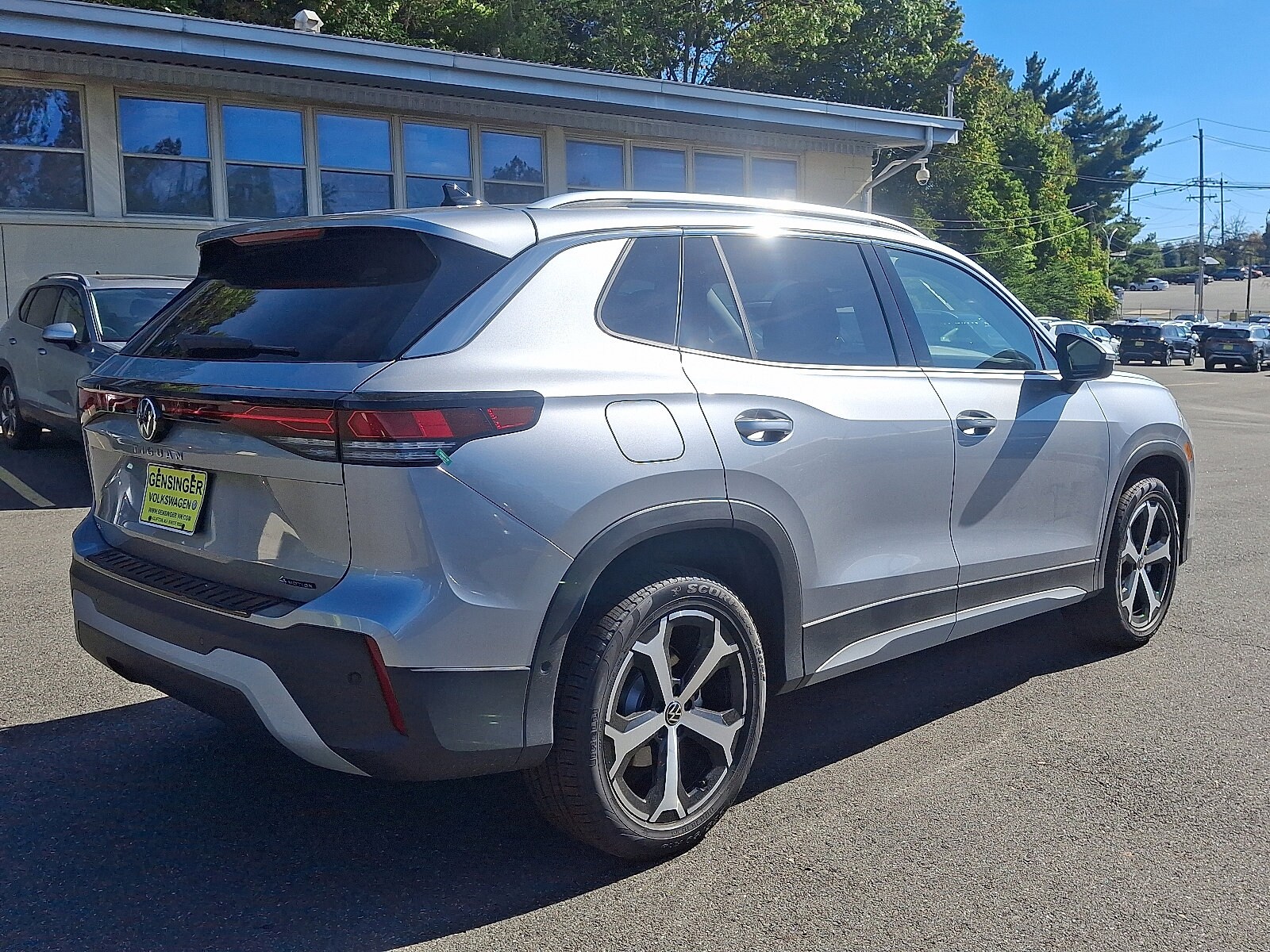 2025 Volkswagen Tiguan SE photo 4