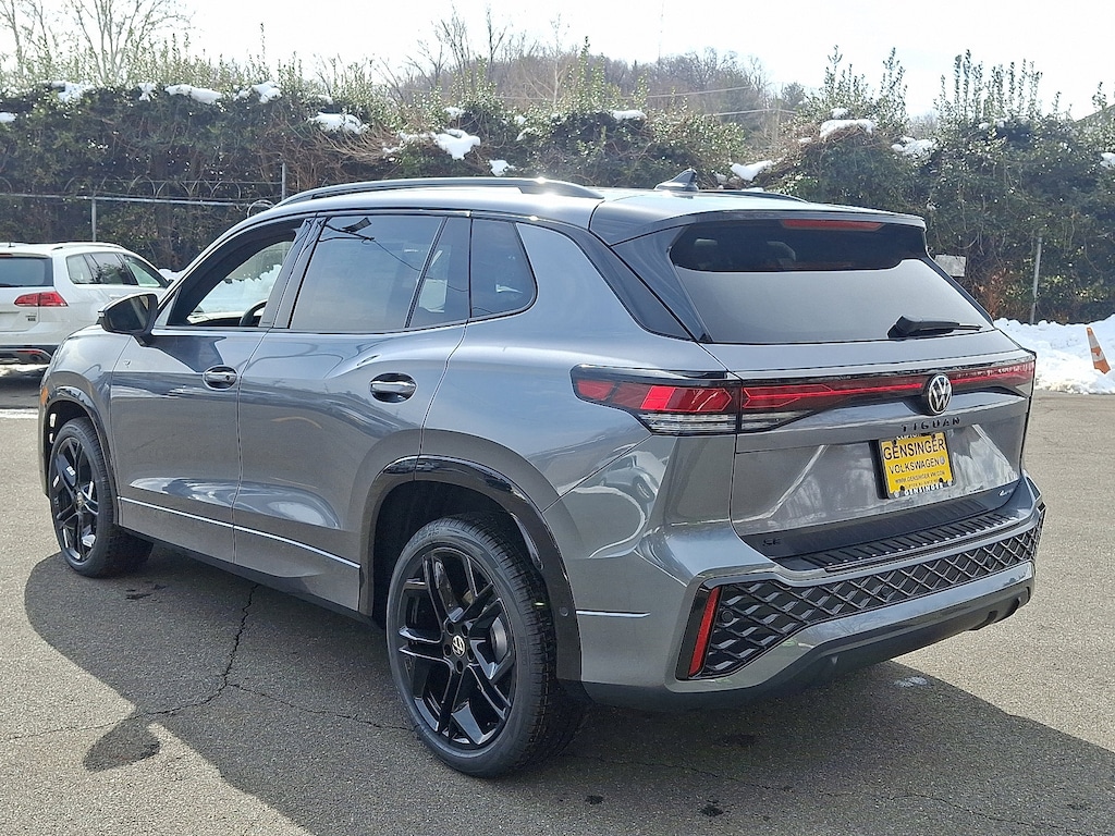 New 2026 Volkswagen Tiguan SE R-Line Black 2.0T SE R-Line Black 4MOTION