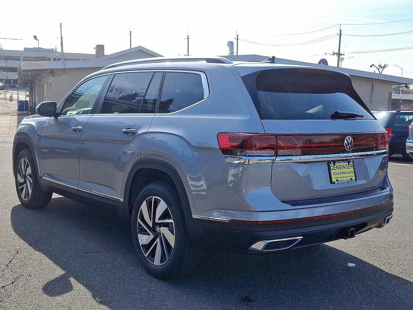 2025 Volkswagen Atlas SEL photo 3