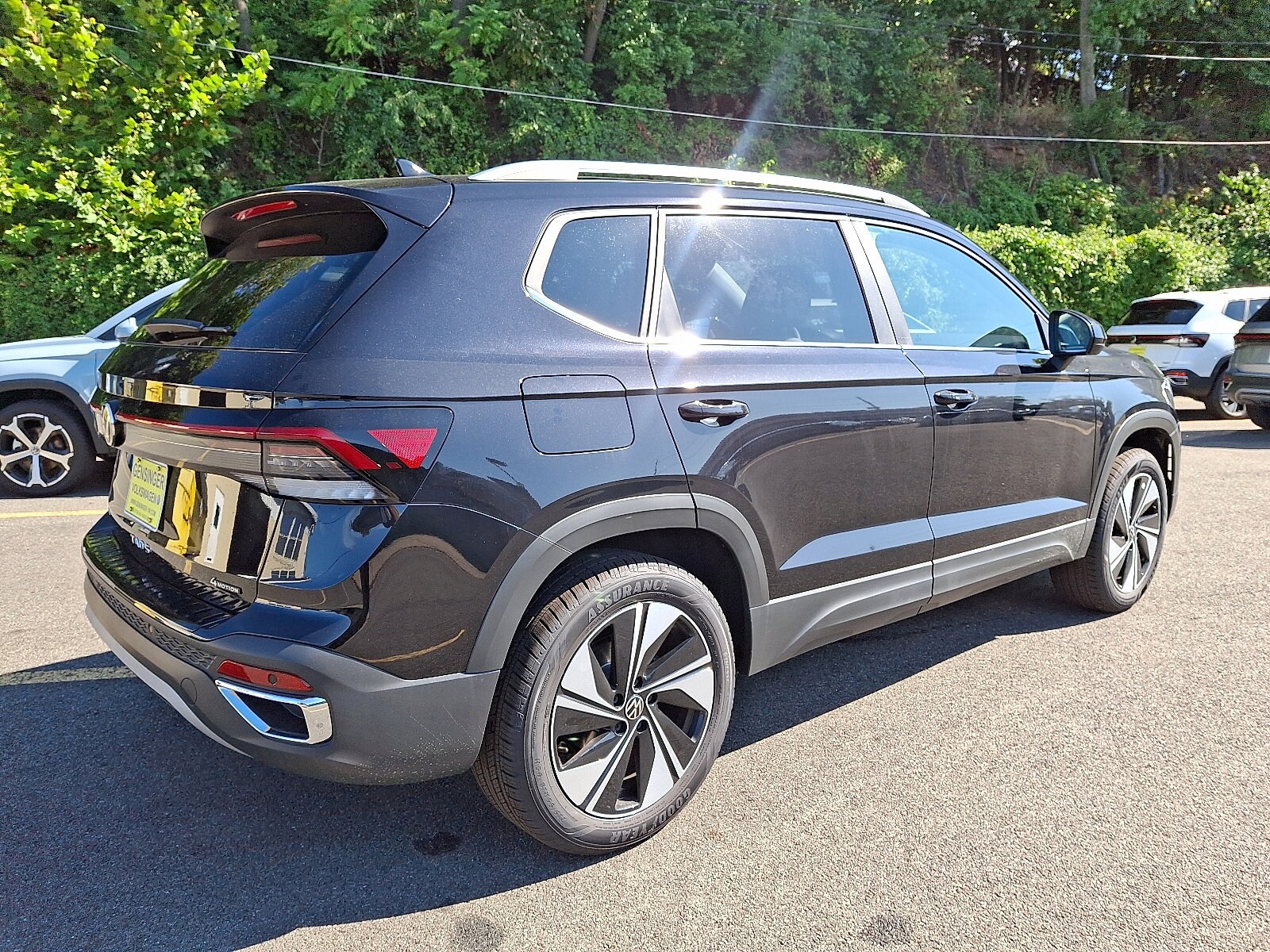 2025 Volkswagen Taos SE photo 4