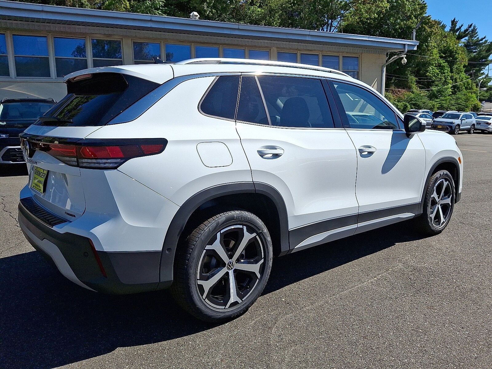 2025 Volkswagen Tiguan SE photo 2