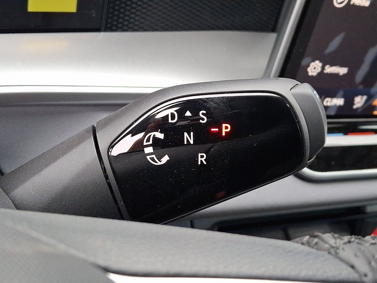 2026 Volkswagen Tiguan SE R-LINE BLACK - Photo 11