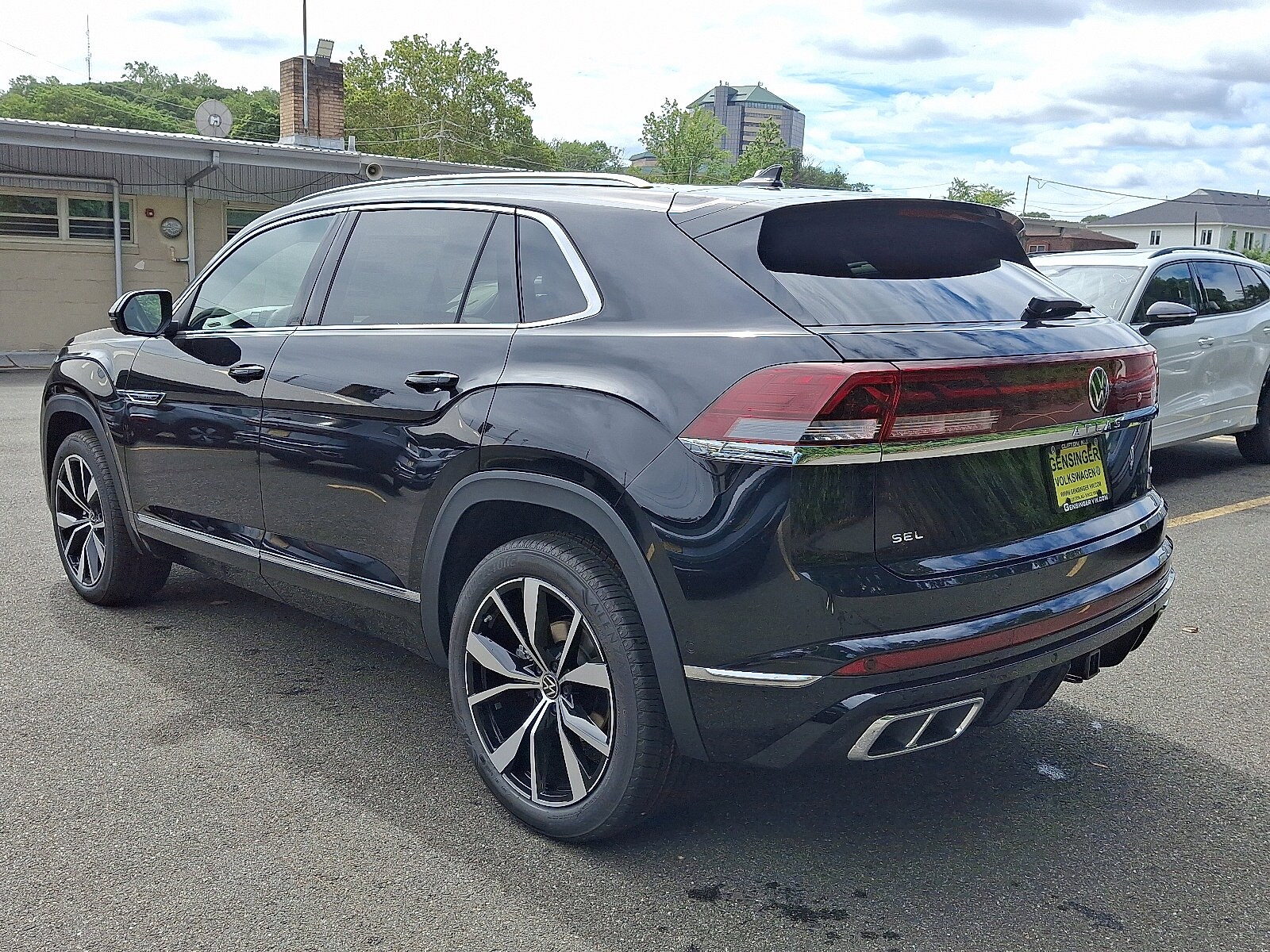 2026 Volkswagen Atlas Cross Sport SEL Premium R-Line photo 2