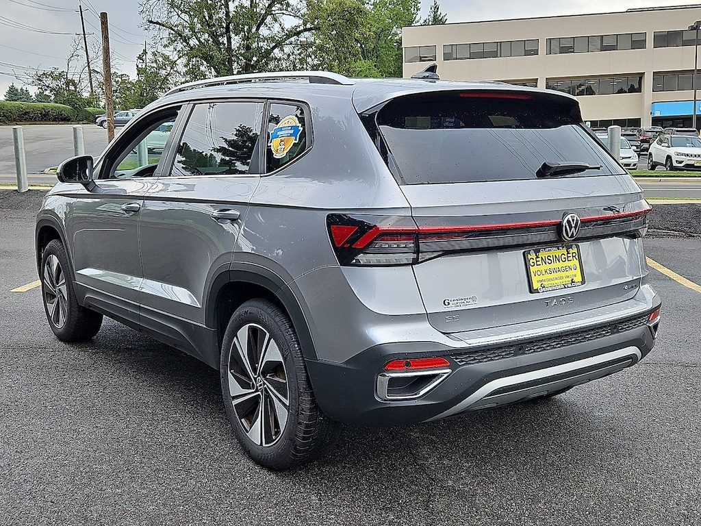 Used 2025 Volkswagen Taos SE SE 4MOTION