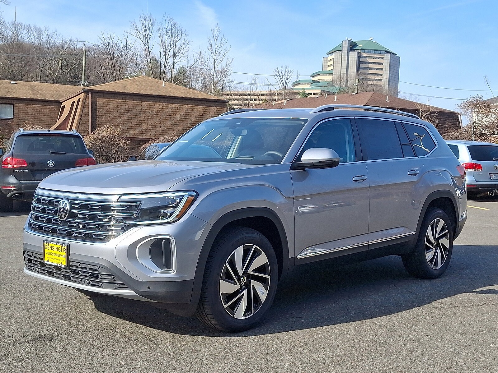 2025 Volkswagen Atlas SEL photo 2