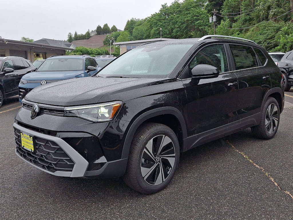 New 2026 Volkswagen Taos SE SE 4MOTION
