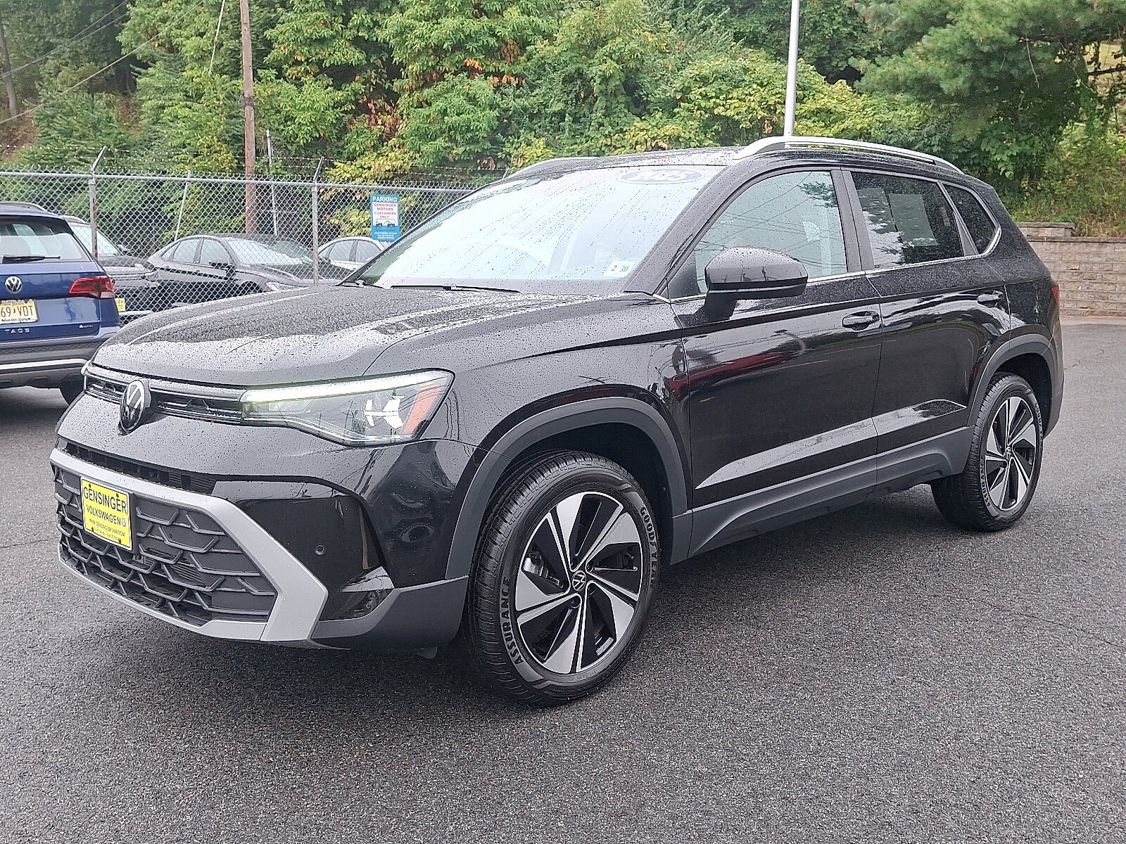 2025 Volkswagen Taos SE photo 3