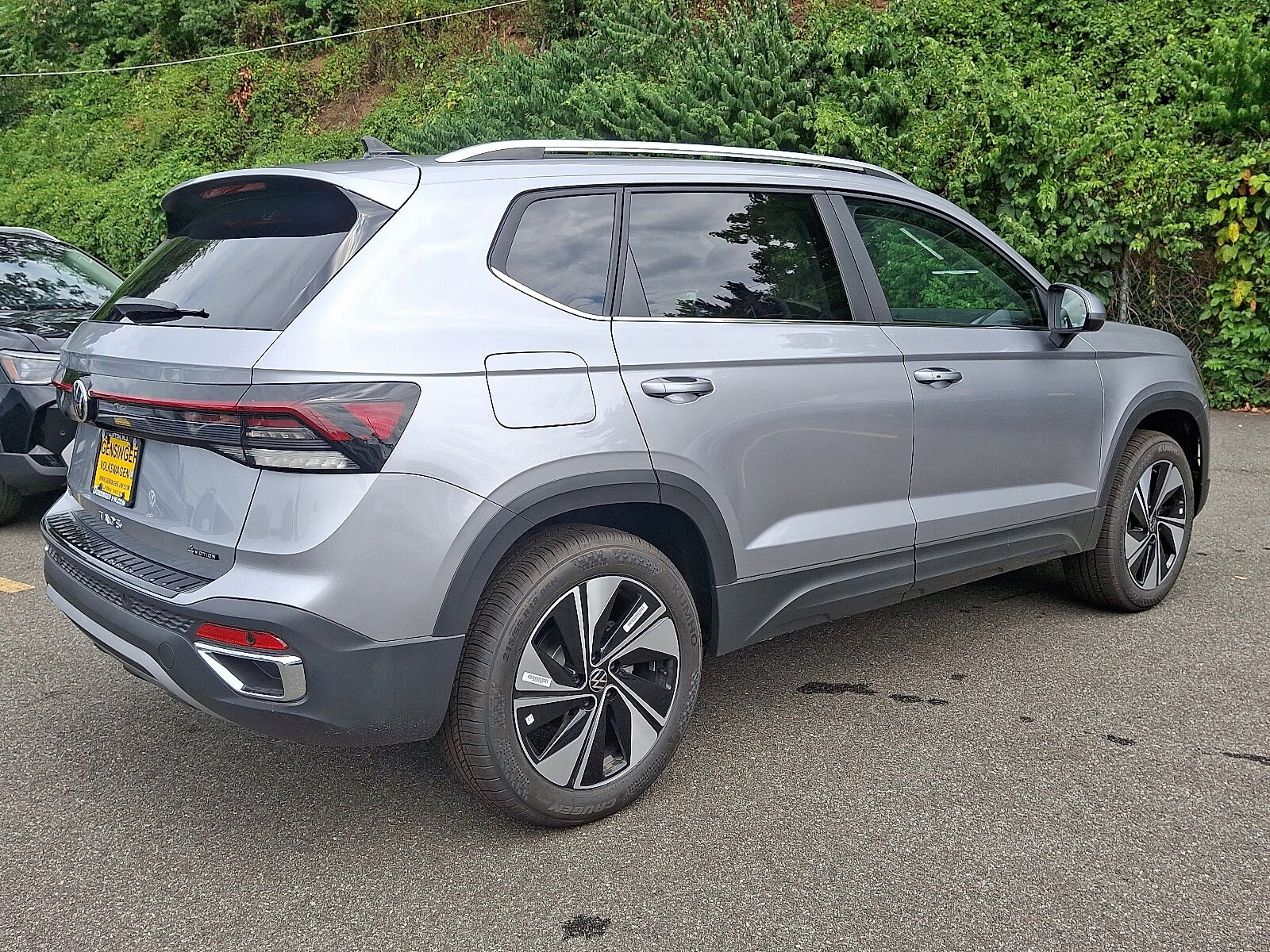 2025 Volkswagen Taos SE photo 2