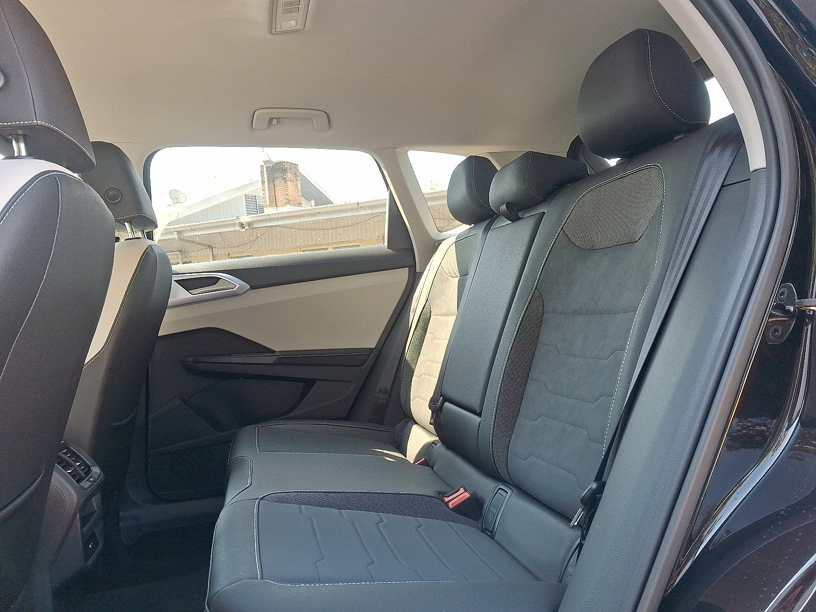2025 Volkswagen Taos SE - Photo 6
