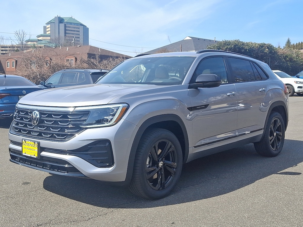 New 2025 Volkswagen Atlas Cross Sport 2.0T SEL R-Line Black 2.0T SEL R-Line Black 4MOTION