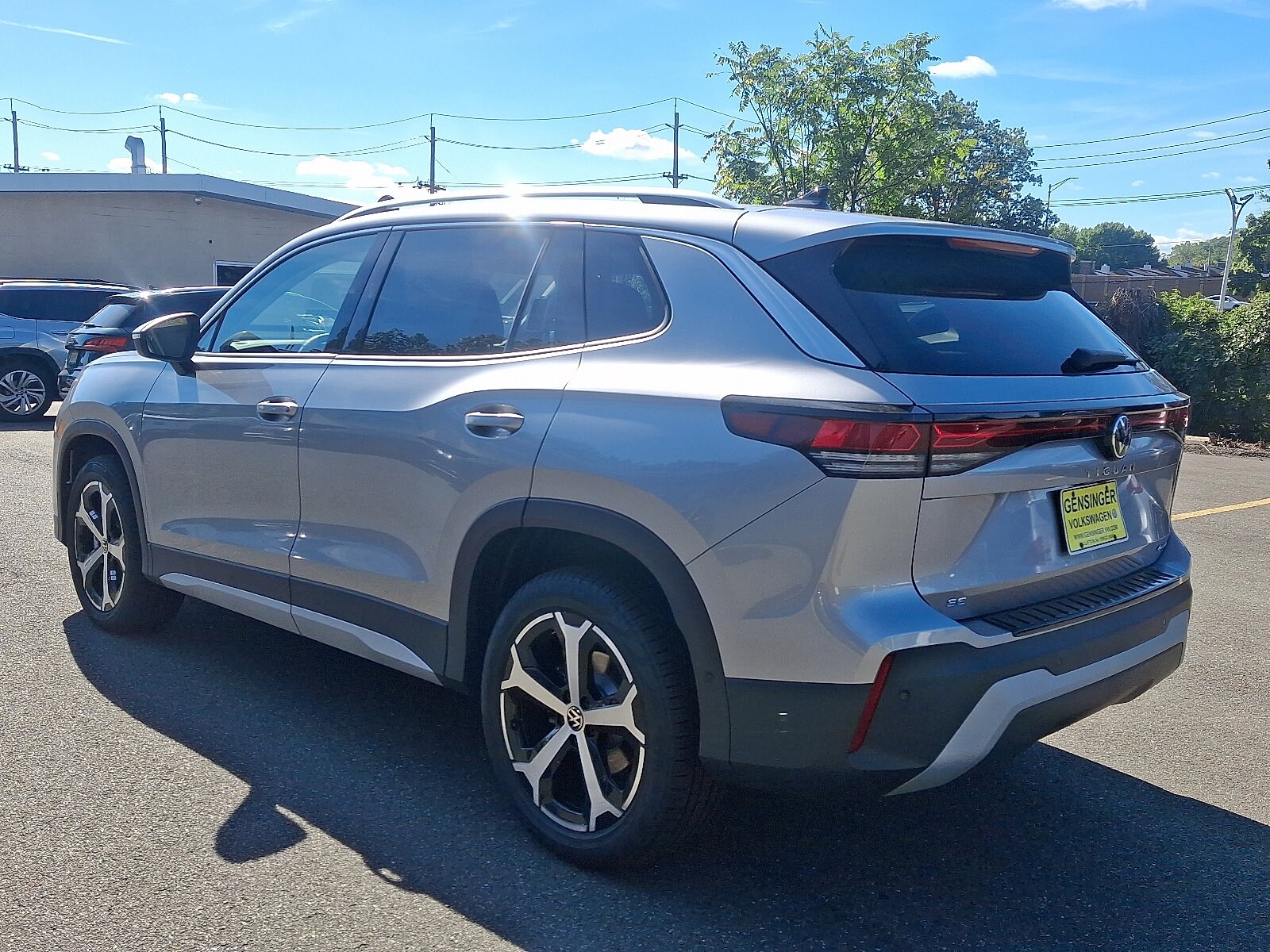 2025 Volkswagen Tiguan SE photo 3