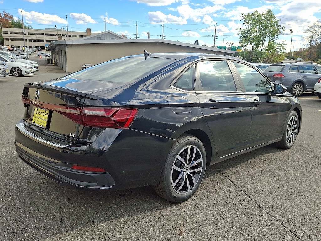 New 2025 Volkswagen Jetta SE SE Auto