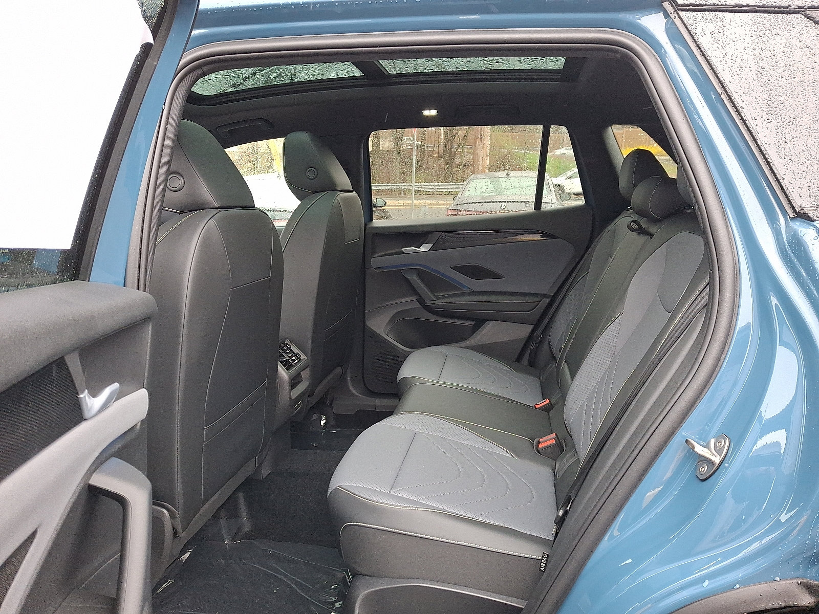 2026 Volkswagen Tiguan SE R-LINE BLACK - Photo 6