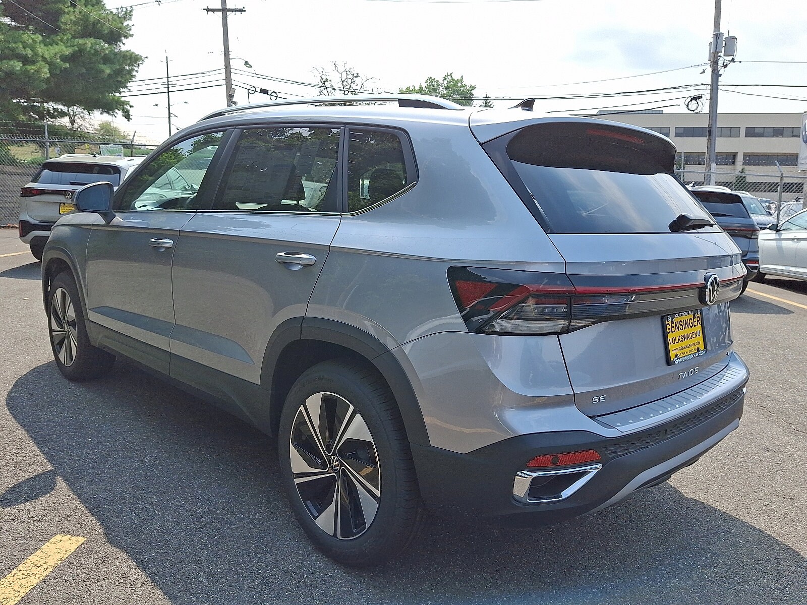 2025 Volkswagen Taos SE photo 2