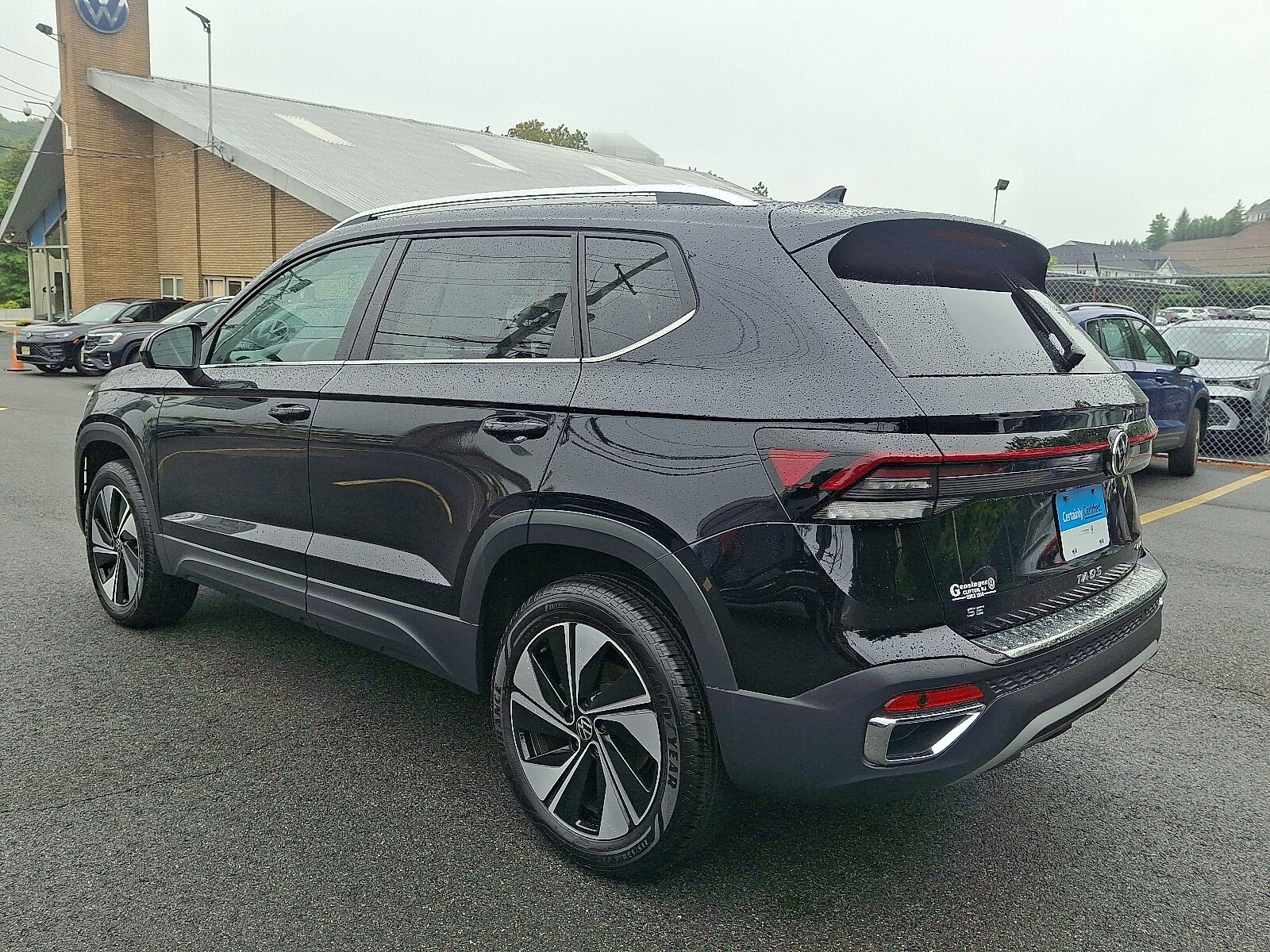 2025 Volkswagen Taos SE photo 4