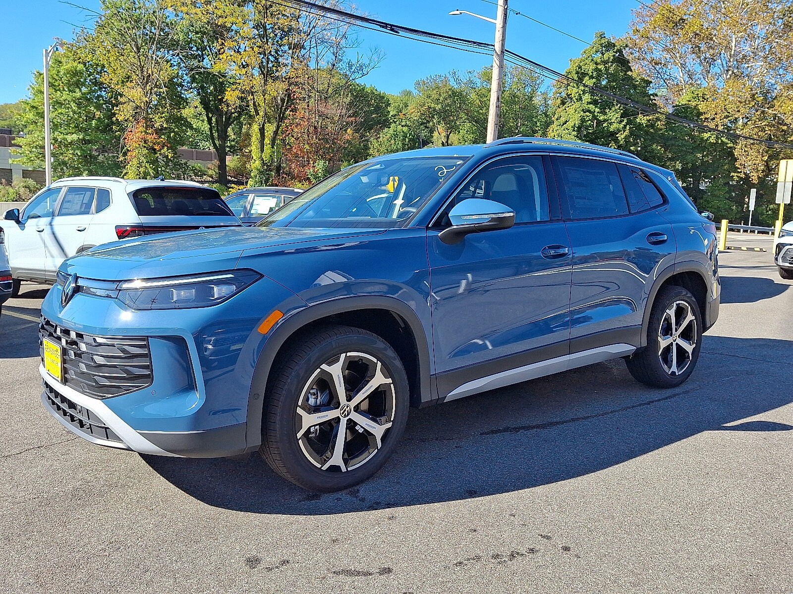 2025 Volkswagen Tiguan SE photo 2