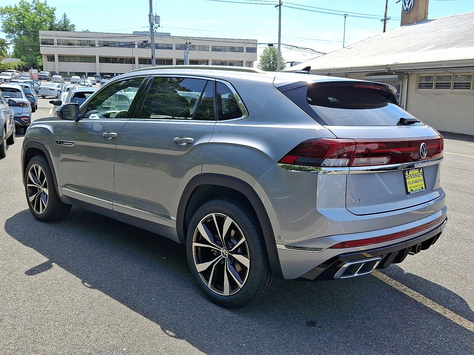 2026 Volkswagen Atlas Cross Sport SEL Premium R-Line photo 2