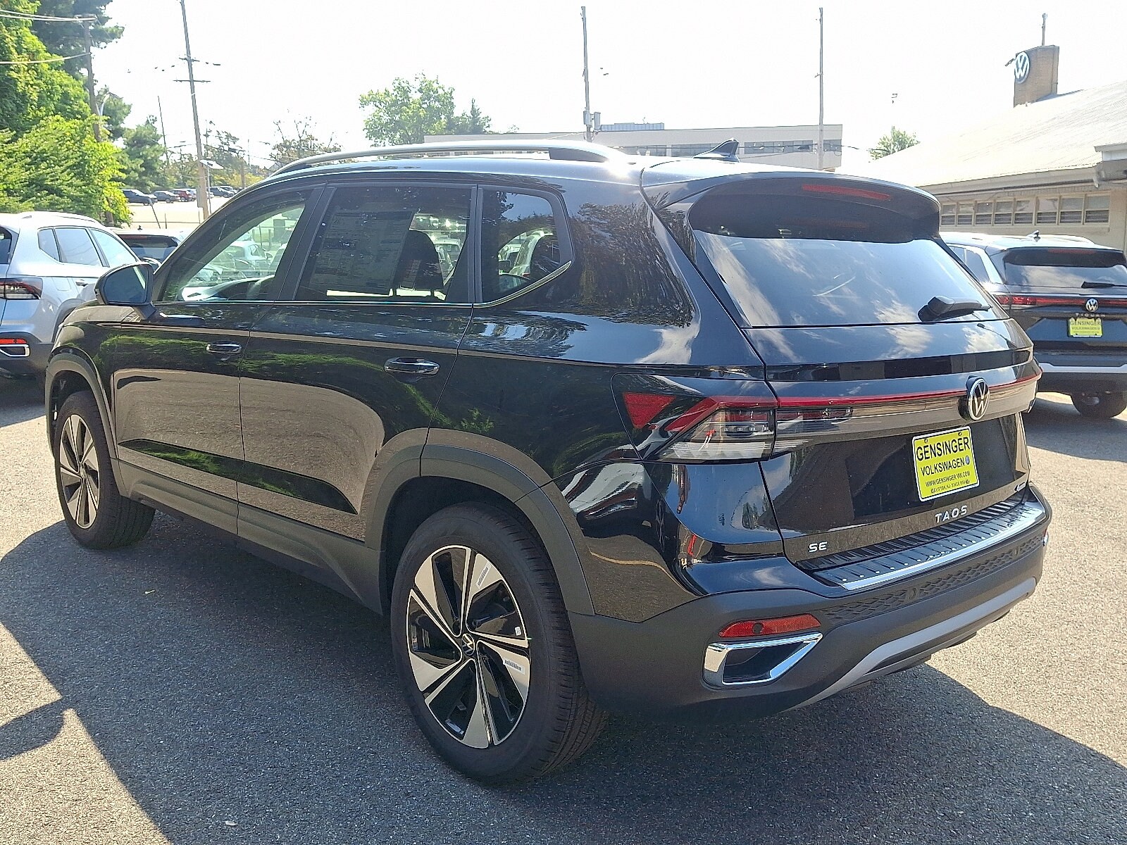 2025 Volkswagen Taos SE photo 2