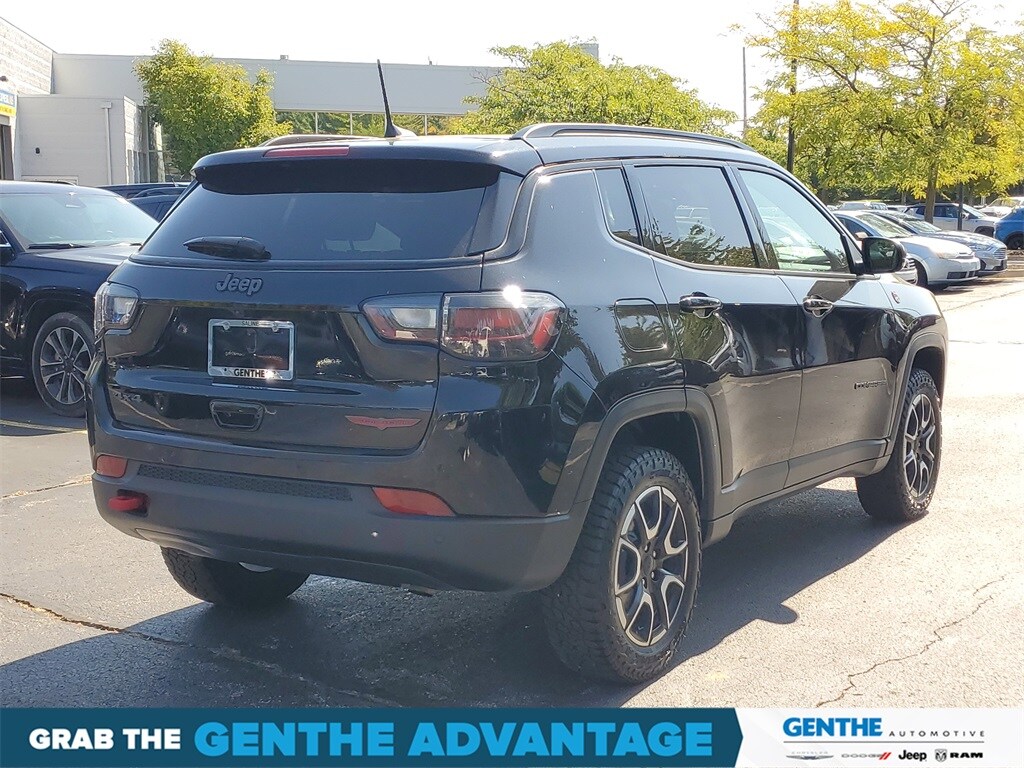 2024 Jeep Compass Trailhawk photo 4