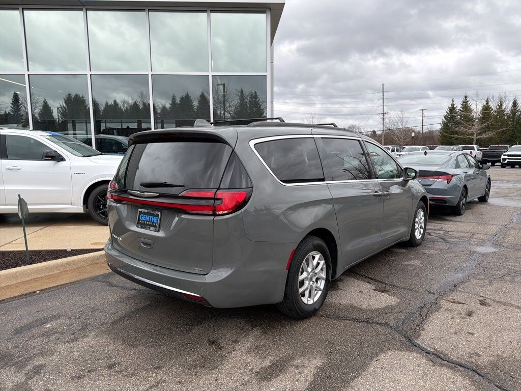 Used 2022 Chrysler Pacifica Touring L Van Passenger Van