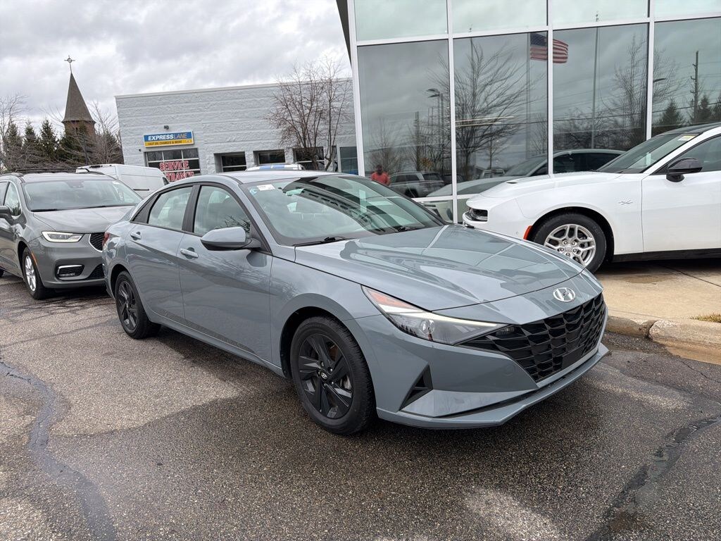 Used 2022 Hyundai Elantra SEL Sedan