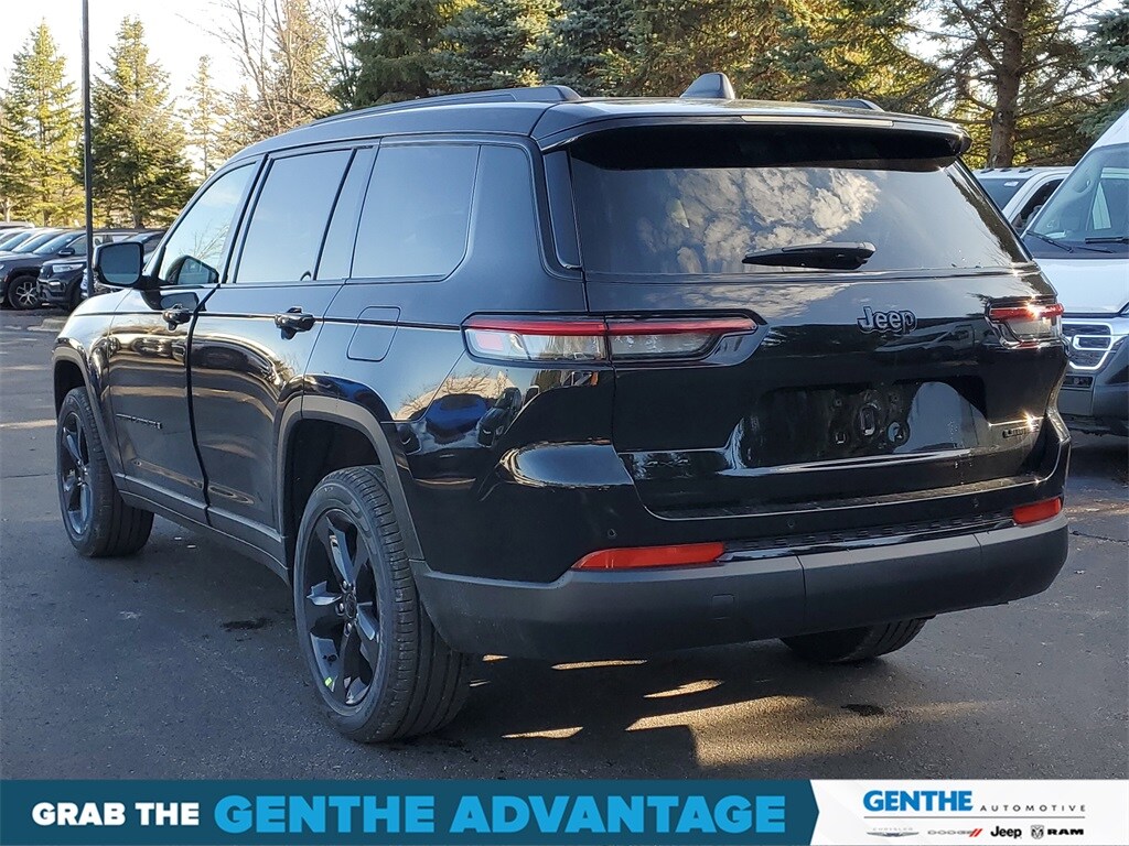 2025 Jeep Grand Cherokee Limited photo 2
