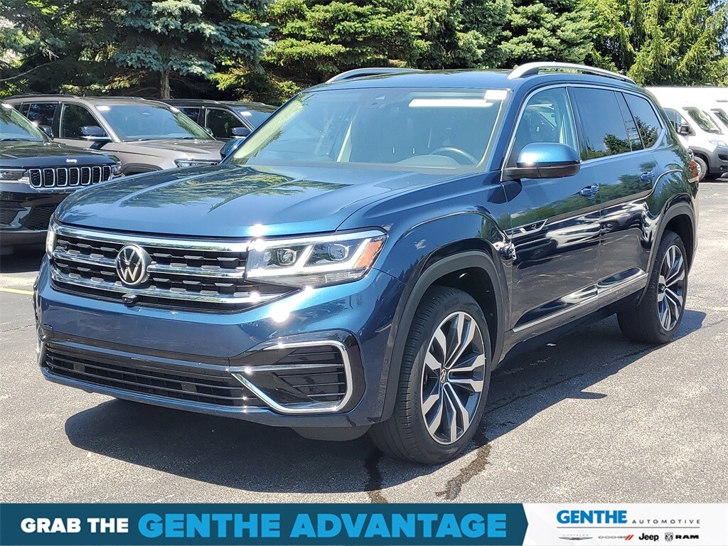 2022 Volkswagen Atlas V6 SEL Premium R-Line photo 2