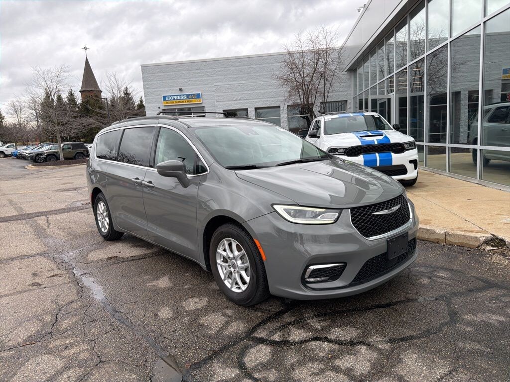Used 2022 Chrysler Pacifica Touring L Van Passenger Van