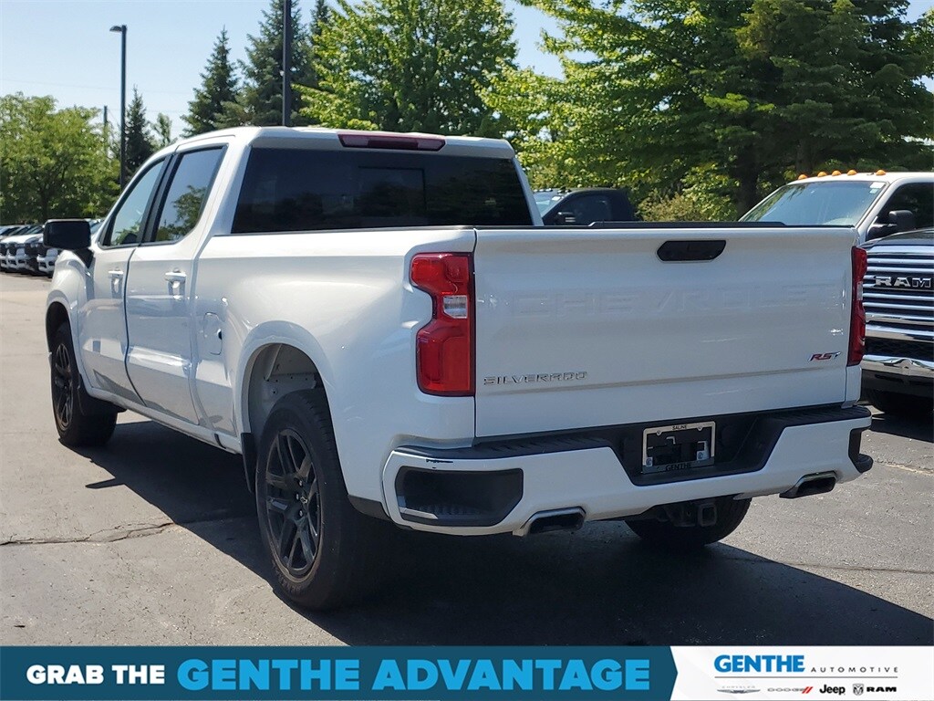 2024 Chevrolet Silverado 1500 RST photo 3