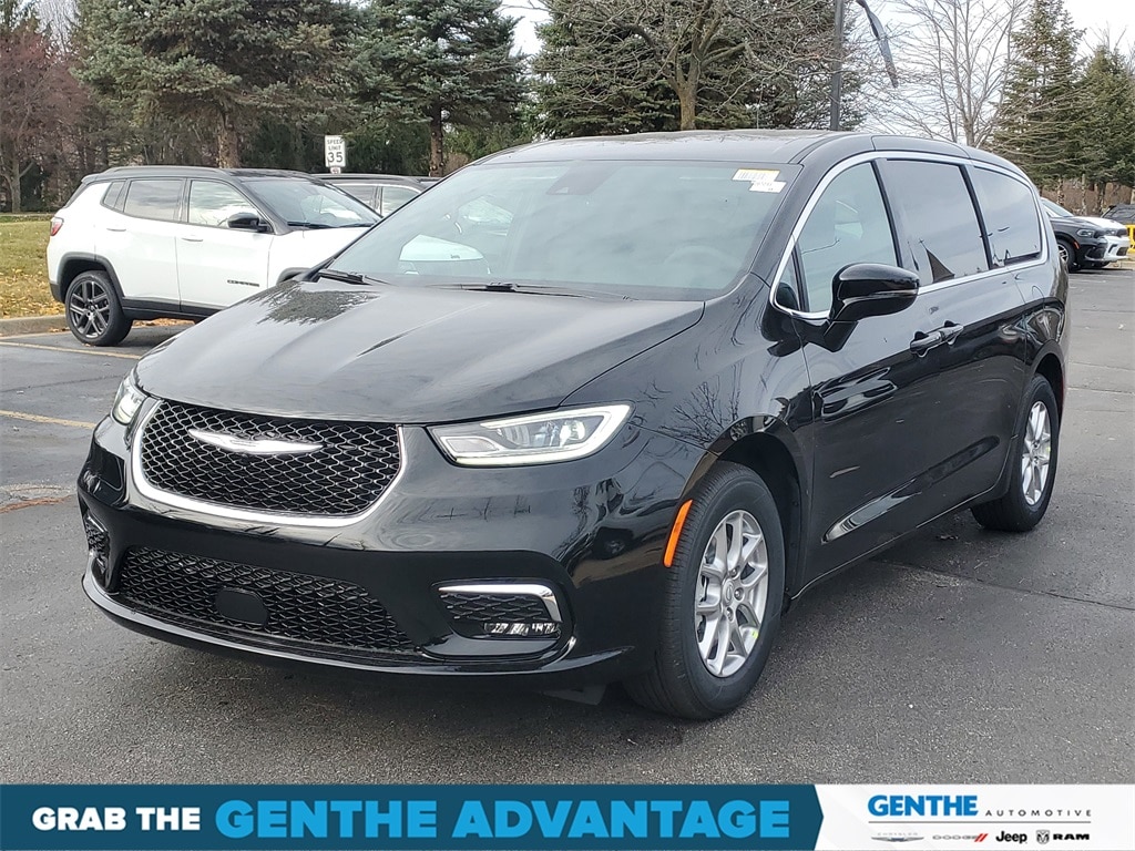 New 2026 Chrysler Pacifica Select Passenger Van