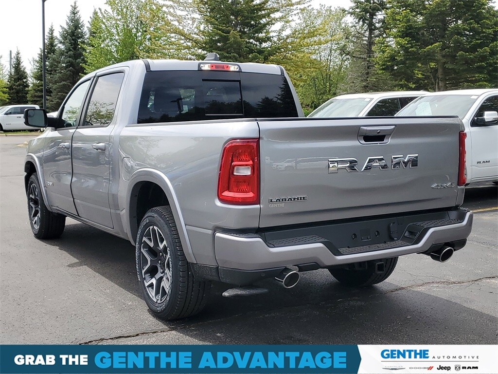 2025 Ram 1500 Laramie photo 3
