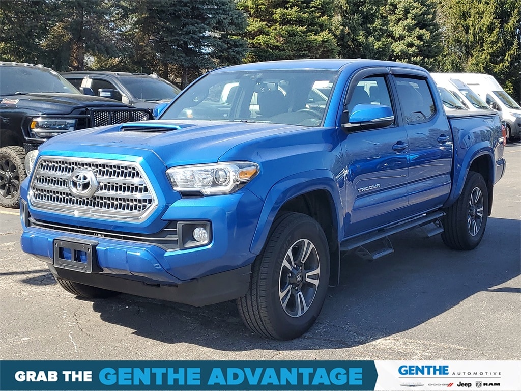 Used 2016 Toyota Tacoma TRD Sport with VIN 3TMCZ5AN0GM027572 for sale in Saline, MI