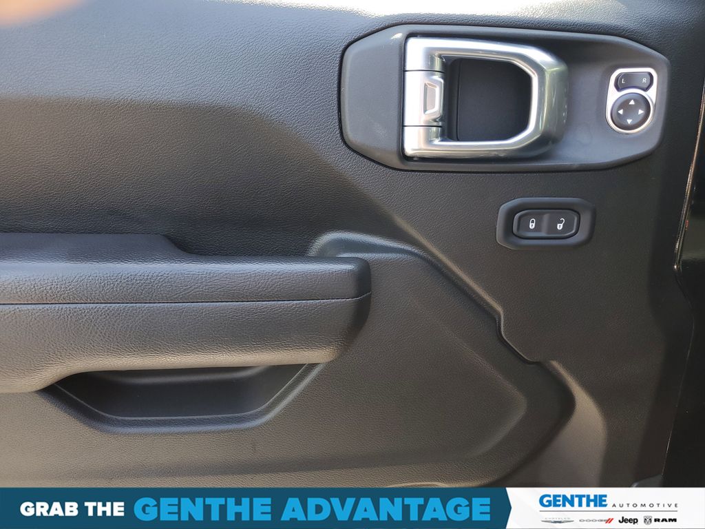 2024 Jeep Wrangler 4-Door Willys - Photo 11