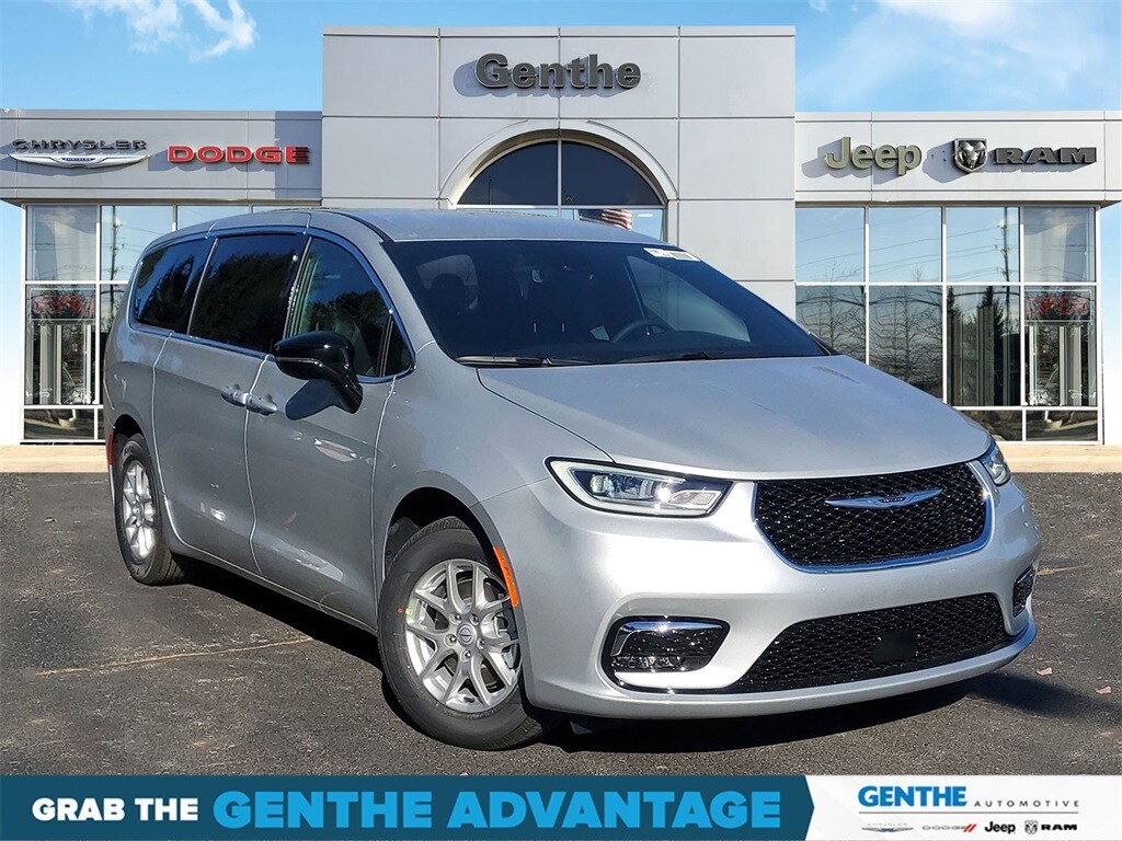 New 2026 Chrysler Pacifica Select Passenger Van
