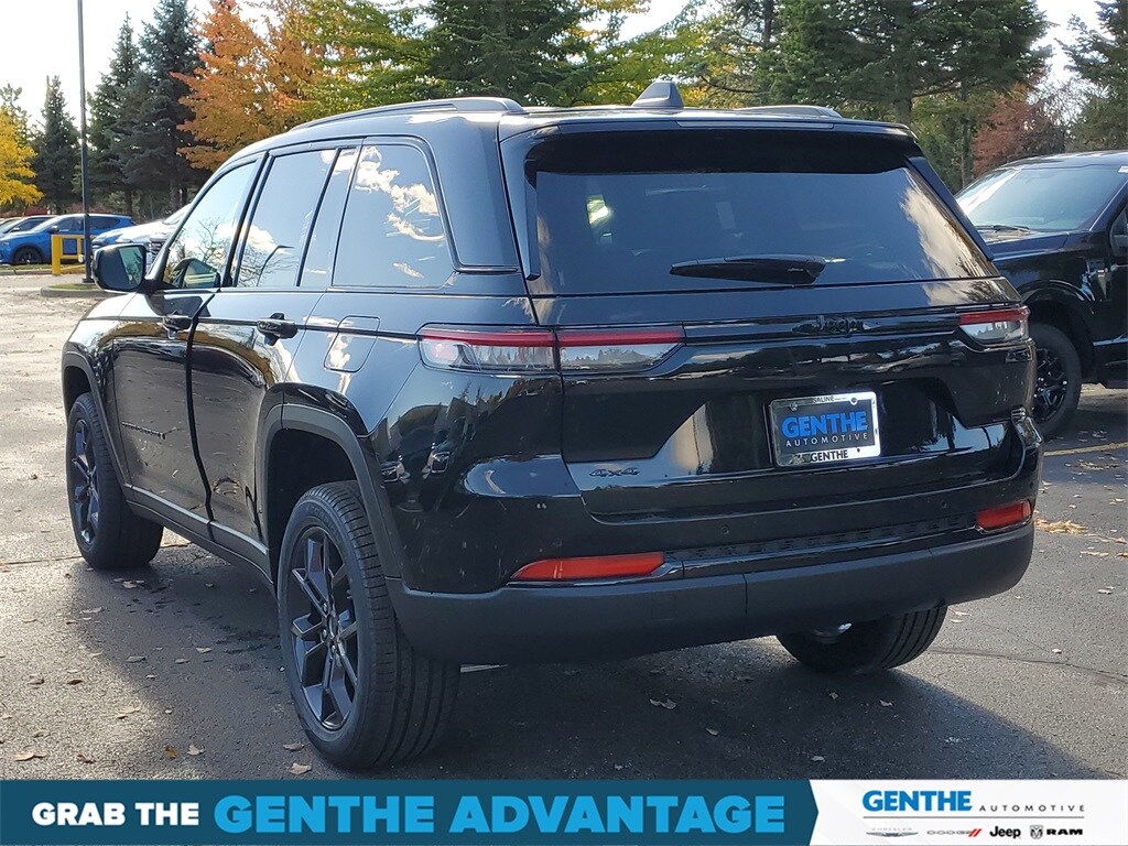 2025 Jeep Grand Cherokee Limited photo 3