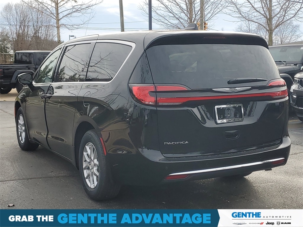 New 2026 Chrysler Pacifica Select Passenger Van